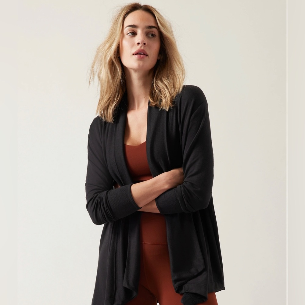 Athleta Pranayama Restore Wrap. Never worn!